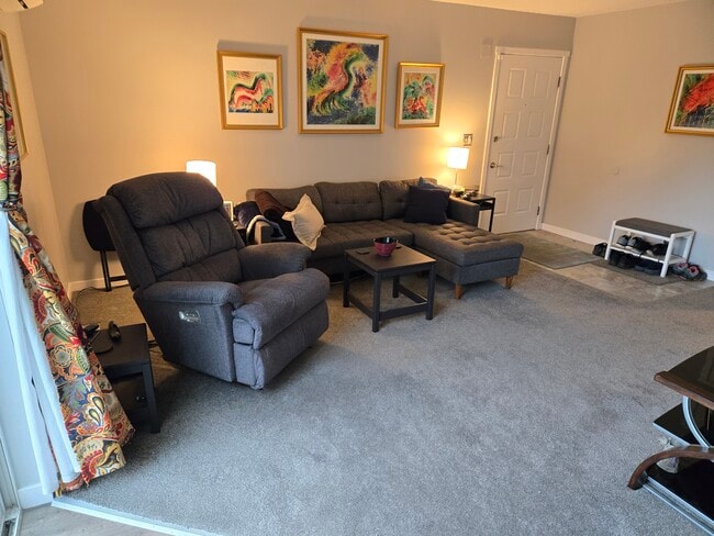 1228 S 3rd St, Unit C in Mount Vernon, WA - Foto de edificio - Building Photo