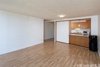 1350 Ala Moana Blvd in Honolulu, HI - Building Photo - Building Photo