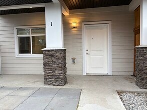 816 Glenwood Ave in Kelowna, BC - Building Photo - Building Photo