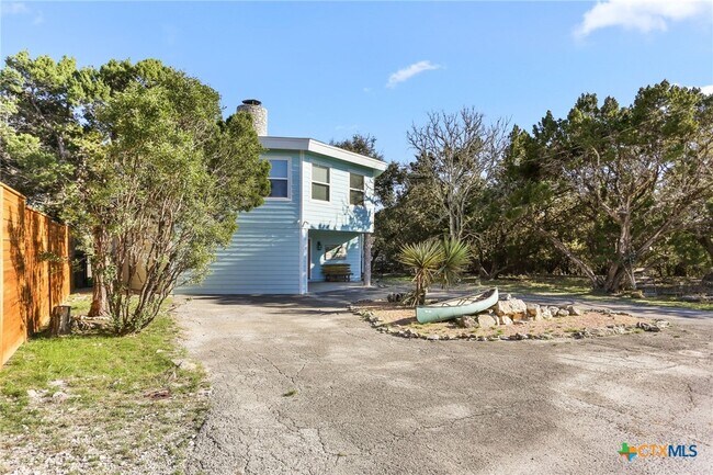 property at 1433 Riviera Dr