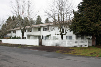 Weidler East in Portland, OR - Foto de edificio - Building Photo