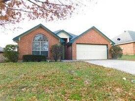 2605 Bauer Dr in Denton, TX - Building Photo