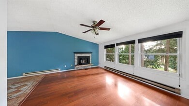 4180 N Hearth Ct in Oak Harbor, WA - Building Photo - Building Photo