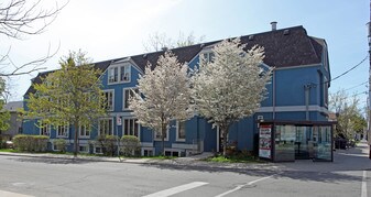 123 Coxwell Ave in Toronto, ON - Building Photo