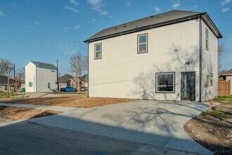 305 Eggar St in Waxahachie, TX - Building Photo - Building Photo
