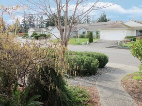 1120 SW Harbor Vista Cir in Oak Harbor, WA - Building Photo - Building Photo
