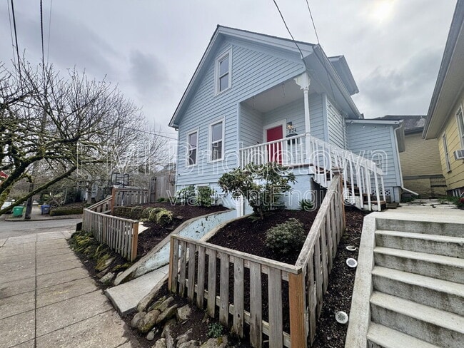 834 NE Shaver St in Portland, OR - Building Photo - Building Photo