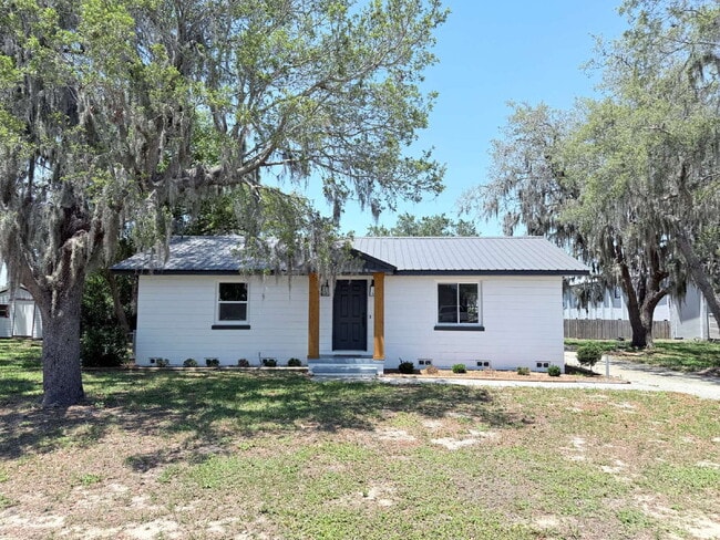 property at 920 W Hill St