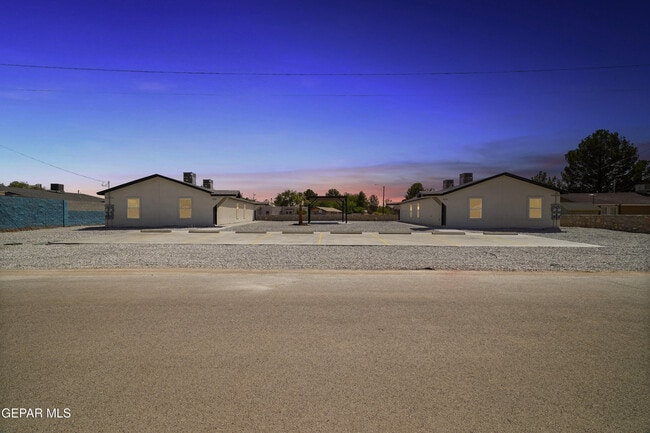 11721 Valle Del Paseo Dr in Socorro, TX - Foto de edificio - Building Photo
