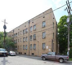 Townley Court Apartments in Columbus, OH - Building Photo - Building Photo