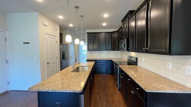 13931 Hollow Wind Way in Woodbridge, VA - Building Photo - Building Photo