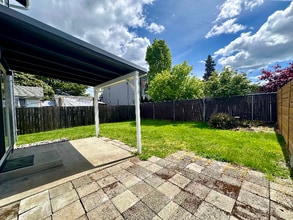 155 W Berkeley St in Gladstone, OR - Building Photo - Building Photo