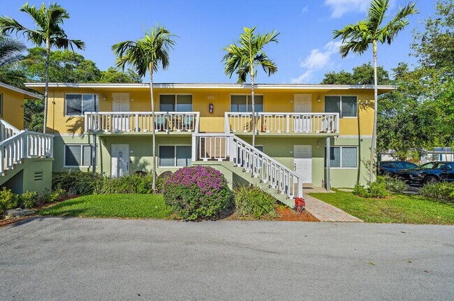 248 NE 12th St-Unit -3 in Delray Beach, FL - Building Photo - Building Photo