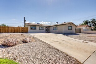 2405 Arenas St in Las Vegas, NV - Building Photo