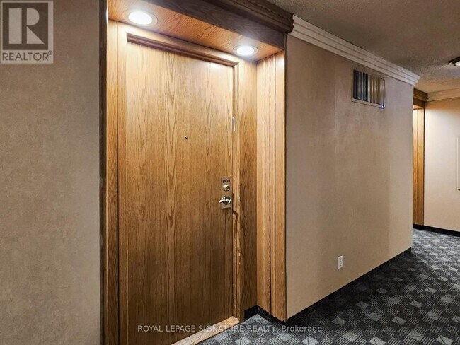 18 Hollywood Ave in Toronto, ON - Building Photo - Building Photo