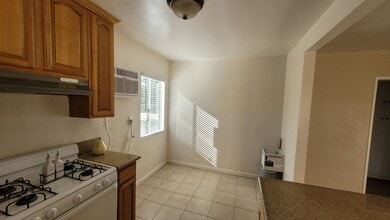 7013 Coldwater Canyon Ave, Unit 2 in Los Angeles, CA - Foto de edificio - Building Photo