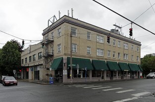 3401-3419 SE Belmont St in Portland, OR - Building Photo