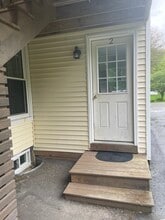 26 Front St, Unit Apartment #2 in Topsham, ME - Foto de edificio - Building Photo