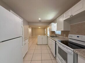 7458 E Plumosa Ln in Greenacres, FL - Building Photo - Building Photo