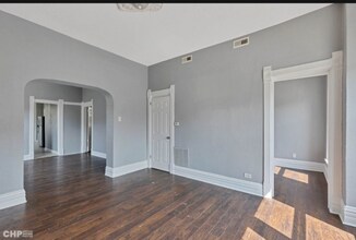 1124 S Sacramento Blvd in Chicago, IL - Building Photo - Building Photo