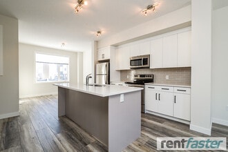 600 Bellerose Dr in St. Albert, AB - Building Photo - Building Photo