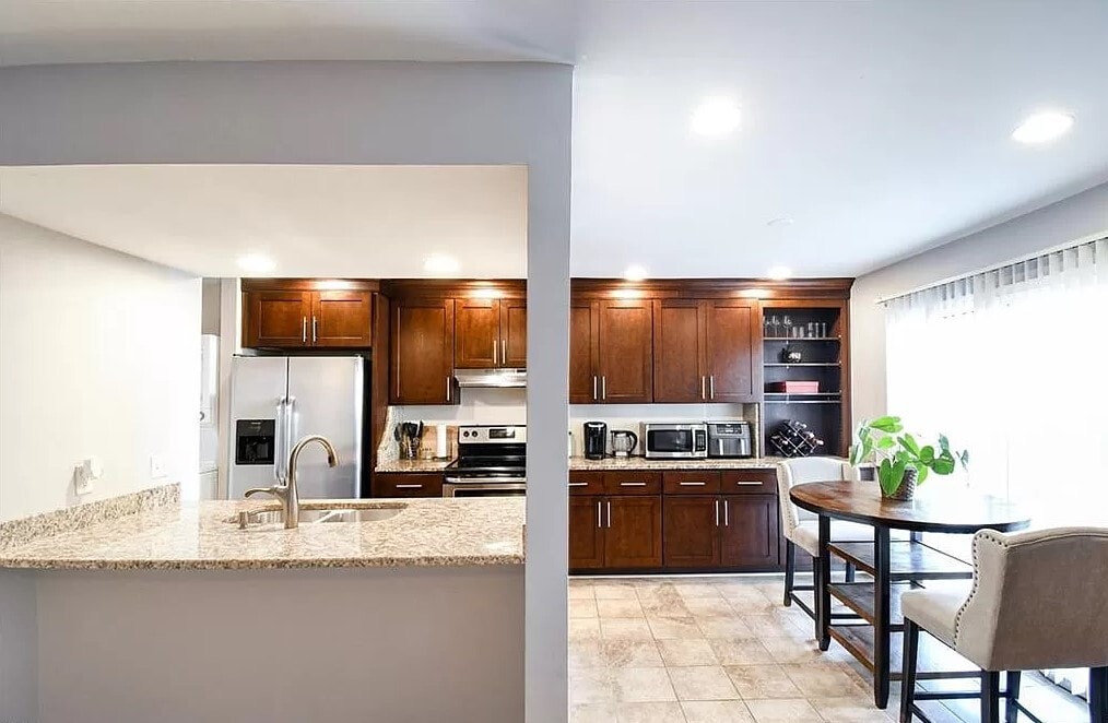 4351 Beasley Ct, Unit 1 in Virginia Beach, VA - Foto de edificio