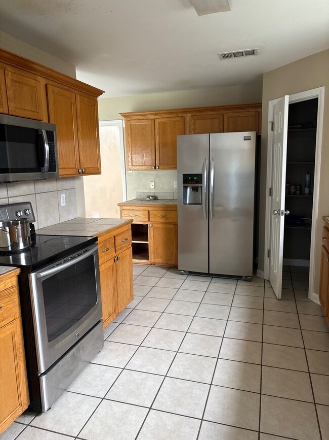 36013 Raleigh Dr in Denham Springs, LA - Building Photo - Building Photo