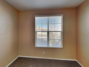 1213 Hope Ranch Ln in Las Vegas, NV - Building Photo - Building Photo