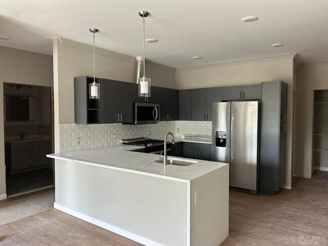 526 North Ave-Unit -318 in Dunellen, NJ - Building Photo - Building Photo
