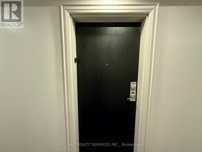 50 Lakebreeze Dr in Clarington, ON - Building Photo - Building Photo