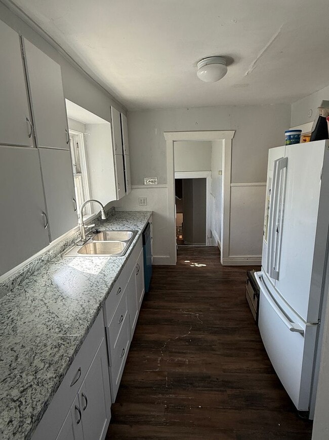 property at 918 Greenwood Terrace