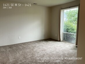 1421 SE M St in Grants Pass, OR - Building Photo - Building Photo
