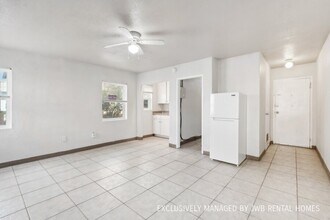 225 15th Ave N-Unit -105 in Jacksonville Beach, FL - Building Photo - Building Photo