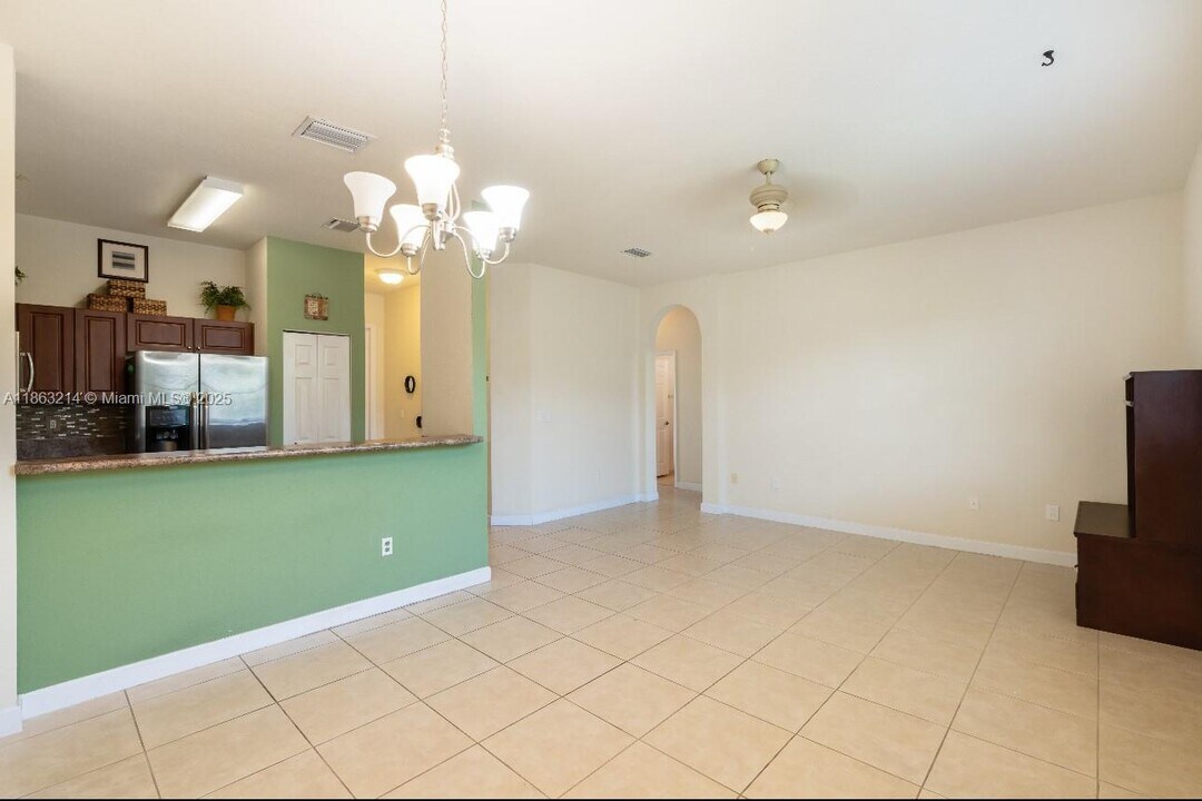 2935 SE 1st Dr in Homestead, FL - Building Photo