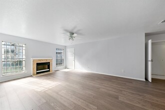 6500 Sands Point Dr in Houston, TX - Building Photo - Building Photo
