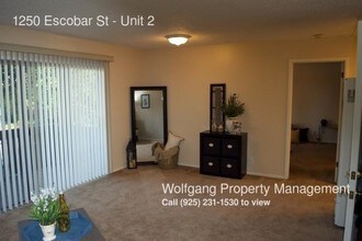 1250 Escobar St in Martinez, CA - Foto de edificio - Building Photo