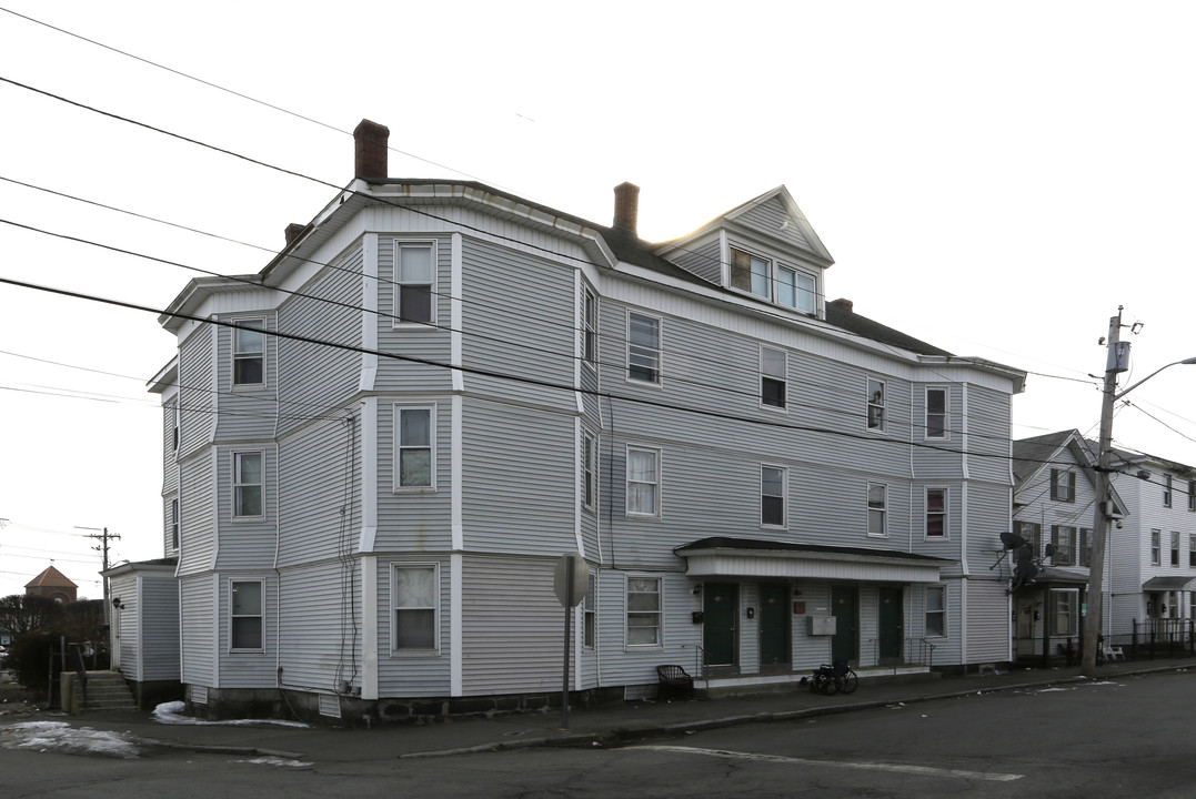 24-30 Willie St in Lowell, MA - Building Photo