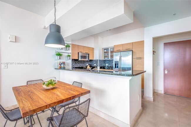 31 SE 5th St, Unit 4015 in Miami, FL - Building Photo - Building Photo