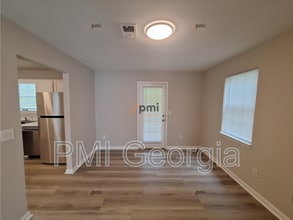 8170 Autumn Green Dr in Fairburn, GA - Building Photo - Building Photo