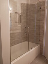 719 N Eucalyptus Ave, Unit 17 A in Inglewood, CA - Foto de edificio - Building Photo