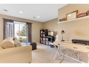 2059 Brittany Ct in Shakopee, MN - Building Photo - Building Photo