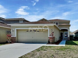 8157 Canterbury Lake Blvd in Tampa, FL - Building Photo