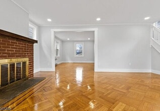 49 Oakwood Ave in Bloomfield, NJ - Building Photo - Building Photo