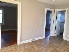 144 S Maple St, Unit First foor in Manchester, NH - Building Photo - Building Photo