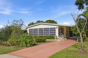 181 Sugarloaf Ln in Naples, FL - Building Photo