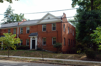 4024 Calvert St NW in Washington, DC - Foto de edificio - Building Photo