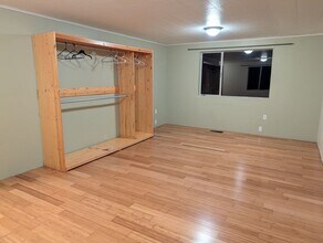 12633 E Lake Dr in Sedro Woolley, WA - Building Photo - Building Photo