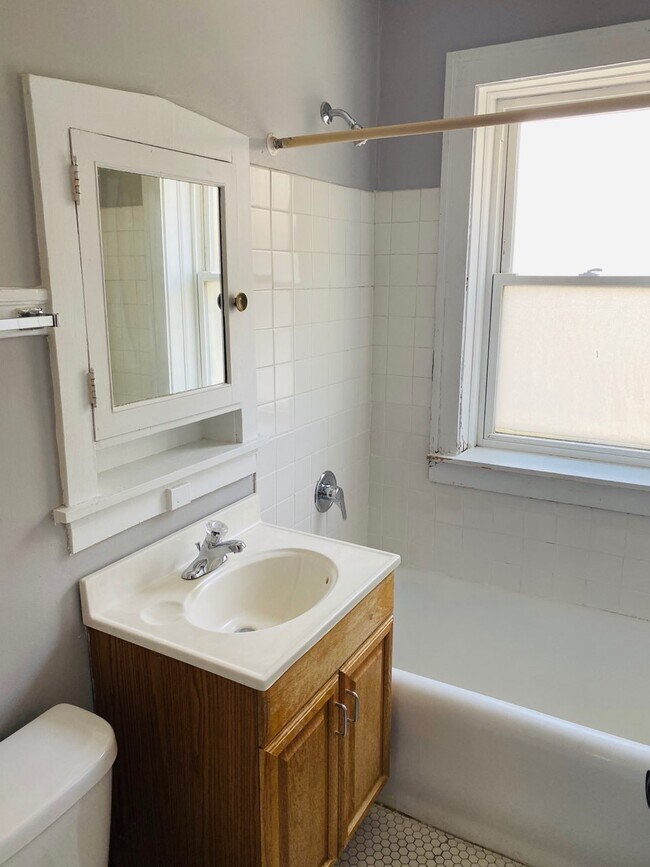 1335 W Carmen Ave in Chicago, IL - Building Photo - Building Photo