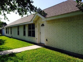 16 Cervantes Ave in Edinburg, TX - Building Photo