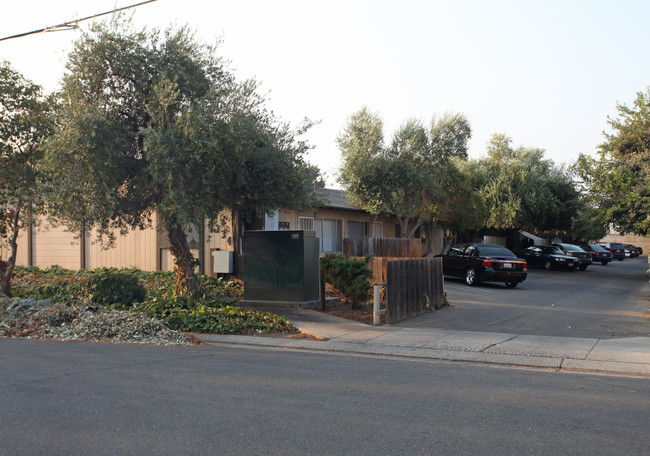 1334 Leonard Ave in Modesto, CA - Building Photo - Building Photo